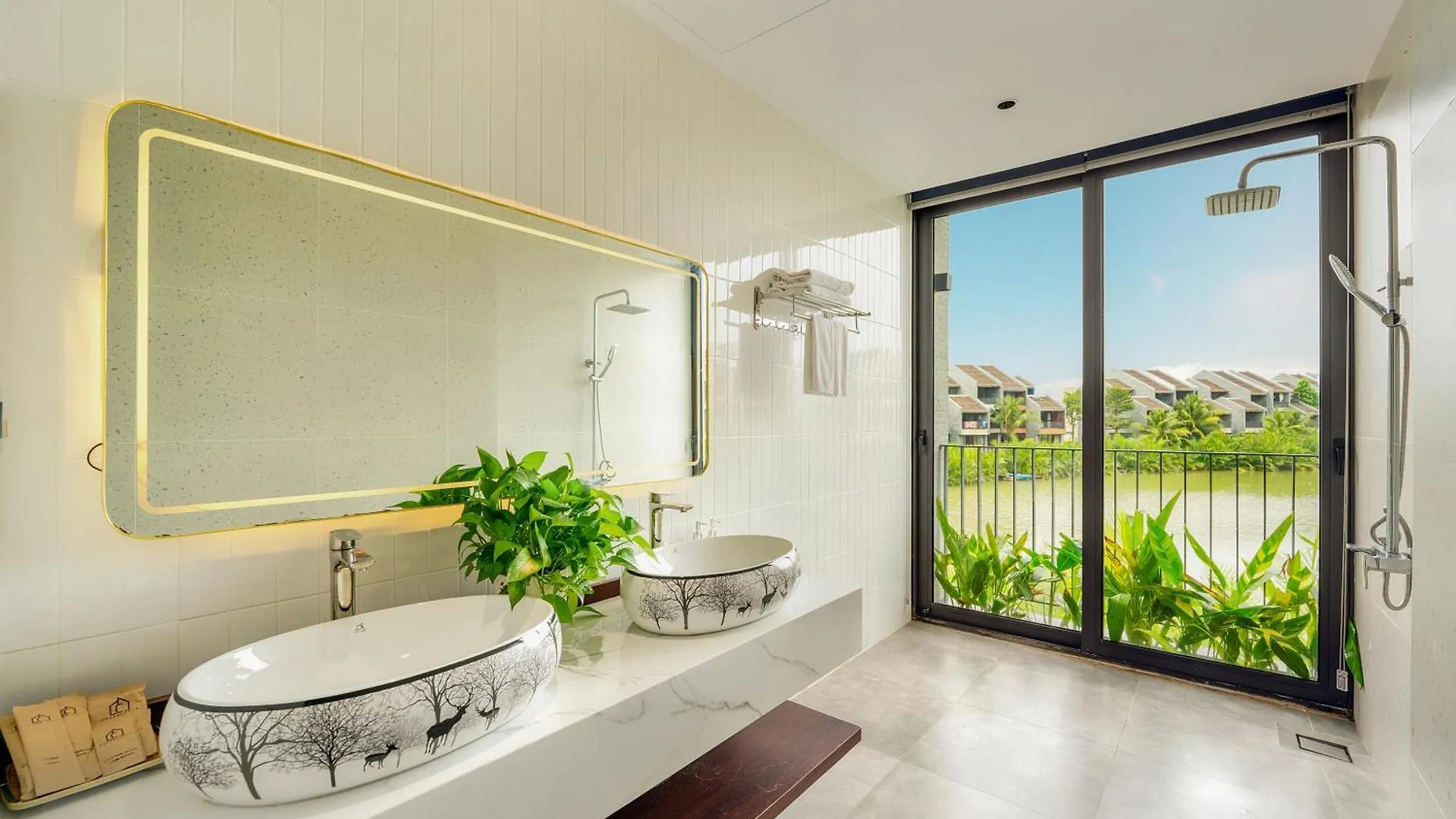 Bt208 Riverside Villa With Private Pool 호이안